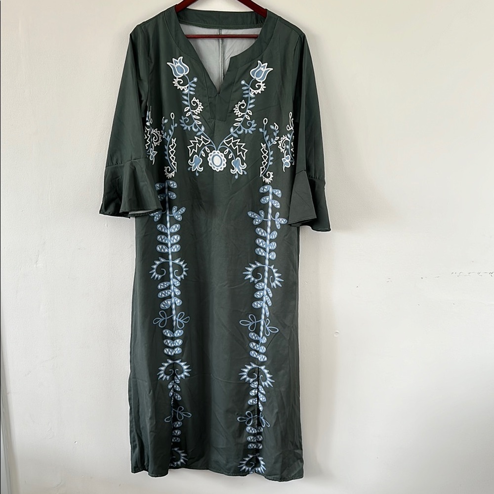Casual Green V-Neck Dress with Dolman Sleeves
